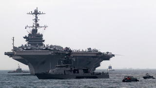 epa03835259 A file picture dated 24 October 2012 shows the nuclear-powered USS George Washington, a 97,000-ton aircraft carrier from the US 7th fleet, sailing off Manila Bay, The Philippines. According to media reports on 24 August 2013, the US defense chief Chuck Hagel said the military is preparing for a possible order to strike targets in Syria after reports of alleged chemical weapon use against civilians. Hagel said aboard a flight to Asia that President Barack Obama had asked the military to prepare a range of options in Syria, the Pentagon press office said 23 August night. EPA/DENNIS M. SABANGAN +++(c) dpa - Bildfunk+++