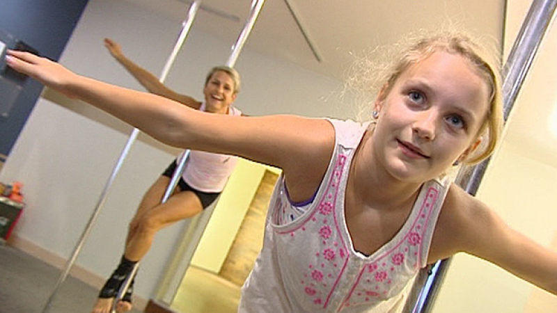 Poledance: Jetzt tanzen schon kleine Mädchen an der Stange 