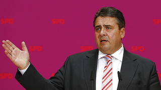 Leader of German Social Democratic party (SPD) Sigmar Gabriel addresses the media after a party meeting in Berlin October 20, 2013. Leaders of SPD have told party members they will wring concessions from Chancellor Angela Merkel if they start coalition talks, including on a minimum wage, equal pay and a financial transaction tax.   REUTERS/Tobias Schwarz (GERMANY - Tags: POLITICS BUSINESS)