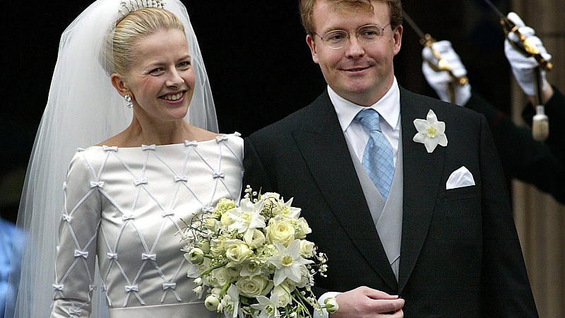 epa03821981 (FILE) A file photo dated 24 April 2004 shows Dutch Prince Johan Friso (R) and his wife Mabel Wisse Smit during their wedding in Delft, the Netherlands. Prince Friso of the Netherlands, who has spent the last 18 months in a coma after being buried by an avalanche, has died, the royal house said 12 August 2013. He was 44. The younger brother of King Willem-Alexander suffered severe brain damage in February 2012 when he was hit by an avalanche while skiing off-piste in the Austrian ski resort of Lech. EPA/ROBERT VOS