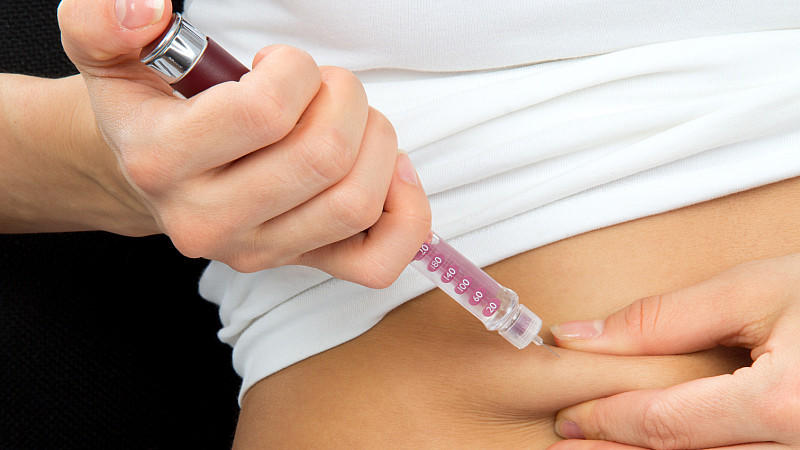 Viele Diabetiker müssen sich mehrmals am Tag Insulin spritzen.