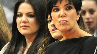 Image #: 20283201    November 26, 2012: Khloe Kardashian with mom Kris Jenner as The Los Angeles Clippers host the New Orleans Hornets during the NBA game at Staples Center in Los Angeles, California. John Green/CSM CSM /Landov Keine Weitergabe an Drittverwerter.