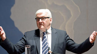 Bundesaußenminister Frank-Walter Steinmeier (SPD) spricht am 23.01.2014 in Berlin während der Amtsübergabe der Staatssekretäre im Auswärtigen Amt. Foto: Soeren Stache/dpa +++(c) dpa - Bildfunk+++
