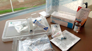FILE - An illustration picture of an 'euthanasia kit' available in the 250 Belgian Multipharma's chemist shops for the general practitioners who want to practise euthanasias at the patients' homes, Brussels on Monday 18 April 2005. EPA/ETIENNE ANSOTTE (zu dpa-Hintergrund "Internationale Regelungen zur Sterbehilfe" vom 24.01.2014) +++(c) dpa - Bildfunk+++