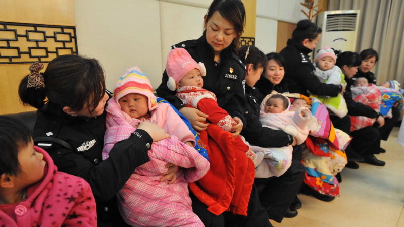 China Babys befreit Kinderhandel