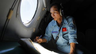 epa04122677 A Vietnamese military official works inside a flying Soviet-made AN-26 of the Vietnam Air Force during search and rescue operations for a missing Malaysian Airlines flight, off Vietnam's sea, 13 March 2014. Vietnam fully resumed its search for the Malaysia Airlines plane that went missing, after communicating with Malaysian authorities over media reports, subsequently denied, regarding the plane's last known location. Malaysia Airlines flight MH370 with 239 people on board went missing early 08 March 2014 while on its way from Kuala Lumpur, Malaysia, to Beijing, China. EPA/LUONG THAI LINH +++(c) dpa - Bildfunk+++