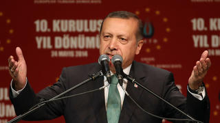 Der türkische Ministerpräsident Recep Tayyip Erdogan spricht am 24.05.2014 in Köln (Nordrhein-Westfalen) in der Lanxes-Arena. Erdogan trat auf einer Veranstaltung der UETD in Köln auf. Foto: Oliver Berg/dpa +++(c) dpa - Bildfunk+++