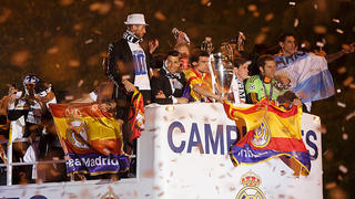 MADRID, SPAIN - MAY 25:  (L-R) Real Madrid players Sergio Ramos, Cristiano Ronaldo, Pepe, Bale, Jesus Fernandez and Angel Di Maria arrive on a bus to celebrate their victory In the UEFA Champions League Final match against Club Atletico de Madrid at Cibeles Square on May, 25, 2014 in Madrid, Spain. Real Madrid CF has achieved their 10th European Cup at Lisbon, 12 years after their last one.  (Photo by Pablo Blazquez Dominguez/Getty Images)