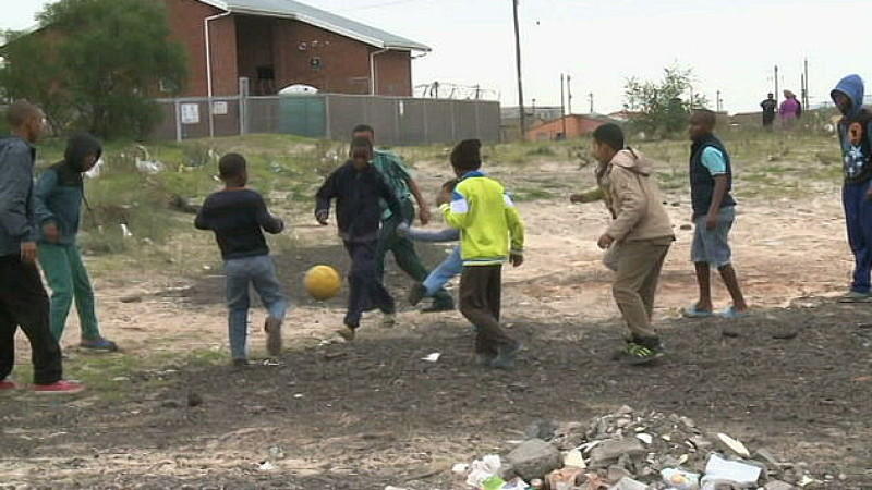 Nach der WM 2010: Diese Jungs aus Blikkiesdorp müssen auf einer Müllhalde spielen.