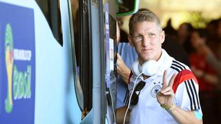 Flashing a victory sign Germany's Bastian Schweinsteiger leaves the Sheraton Rio Hotel & Resort in Rio de Janeiro, Brazil, 14 June 2014. The German national soccer team will depart from Rio airport for Berlin to return home to Germany later today. Photo: Marcus Brandt/dpa +++(c) dpa - Bildfunk+++