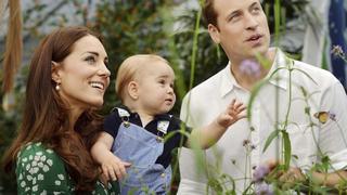 Britain's Catherine, Duchess of Cambridge, carries her son Prince George alongside her husband Prince William as they visit the Sensational Butterflies exhibition at the Natural History Museum in London, July 2, 2014. Prince George celebrates his first birthday on July 22. Picture taken July 2, 2014. REUTERS/John Stillwell/Pool (BRITAIN - Tags: ROYALS SOCIETY TPX IMAGES OF THE DAY) ATTENTION EDITORS - FOR EDITORIAL USE ONLY. NOT FOR SALE FOR MARKETING OR ADVERTISING CAMPAIGNS