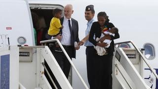 Mariam Yahya Ibrahim of Sudan (R) holds one of her children next to Lapo Pistelli (L), Italy's vice minister for foreign affairs, holding her other child, as they land at Ciampino airport in Rome July 24, 2014. The Sudanese woman who was spared a death sentence for converting from Islam to Christianity and then barred from leaving Sudan flew into Rome on Thursday.   REUTERS/Remo Casilli  (ITALY - Tags: RELIGION POLITICS CRIME LAW TPX IMAGES OF THE DAY)
