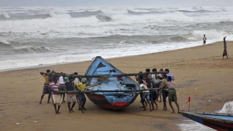 Zehntausende Inder vor Zyklon in Sicherheit gebracht