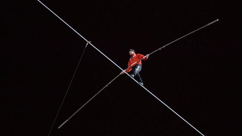 Chicago: Hochseilartist Nik Wallenda gelingt spektakulärer Weltrekord in 200m Höhe