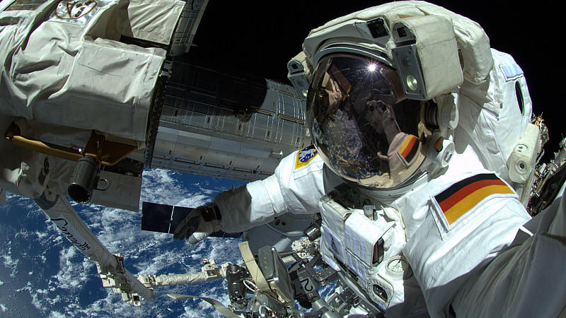 Der deutsche Astronaut Alexander Gerst arbeitet am 07.10.2014 an der Internationalen Raumstation ISS. 
