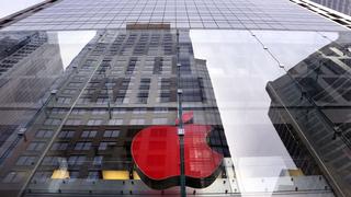 The Apple logo on display at the Sydney Apple Store is illuminated in red to mark World AIDS Day in Sydney December 1, 2014. Apple stores across the world will display similar colored logos, with the Sydney store being the first. World AIDS Day is observed annually on December 1, which helps to raise awareness about AIDS and the spread of HIV.      REUTERS/David Gray      (AUSTRALIA - Tags: SOCIETY BUSINESS LOGO SCIENCE TECHNOLOGY)