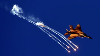 epa04518967 (FILE) A file photo dated 27 June 2013 showing an Israeli Air Force F-15I Ra'am jet demonstrating its flight maneuvering abilities while distraction flares illuminate the sky during an air show presented at the graduation ceremony of new pilots of the Israeli Air Force at the Hatzerim Air Force base, outside Beersheva, in southern Israel. Syria on 07 December 2014 accused Israel of carrying out airstrikes in areas near the capital, Damascus. Syria's state news agency SANA reported that Israeli warplanes 'targeted' two areas in the rural part of Damascus, including an unspecified site near the capital's international airport. The agency called the alleged airstrikes 'sinful aggression,' but said they caused no casualties. Meanwhile, a pro-opposition group said that at least 10 explosions were heard on the outskirts of Damascus. EPA/ABIR SULTAN +++(c) dpa - Bildfunk+++