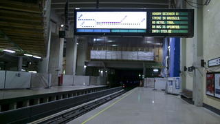 epa04519719 The Schuman subway station during morning rush hour time, empty because of a 24 hour strike of the workers of the SNCB-NMBS Belgian public train company in Brussels, Belgium, 08 December 2014. Trade unions protests against the goverment's austerity programmes in Belgium and target Brussels and the provinces of Flemish and Walloon Brabant. EPA/OLIVIER HOSLET +++(c) dpa - Bildfunk+++