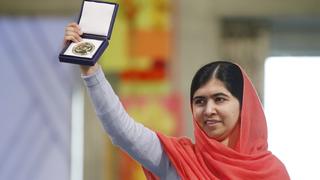 Nobel Peace Prize laureate Malala Yousafzai poses with her medal during the Nobel Peace Prize awards ceremony at the City Hall in Oslo December 10, 2014. Pakistani teenager Malala Yousafzai, shot by the Taliban for refusing to quit school, and Indian activist Kailash Satyarthi received their Nobel Peace Prizes on Wednesday after two days of celebration honouring their work for children's rights. REUTERS/Cornelius Poppe/NTB Scanpix/Pool   (NORWAY  - Tags: SOCIETY CIVIL UNREST TPX IMAGES OF THE DAY) NORWAY OUT. NO COMMERCIAL OR EDITORIAL SALES IN NORWAY.  