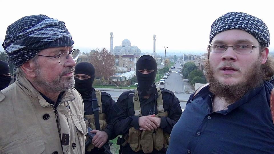 Terrorismusexperte Jürgen Todenhöfer im Interview mit dem deutschen IS-Kämpfer Christian Emde.