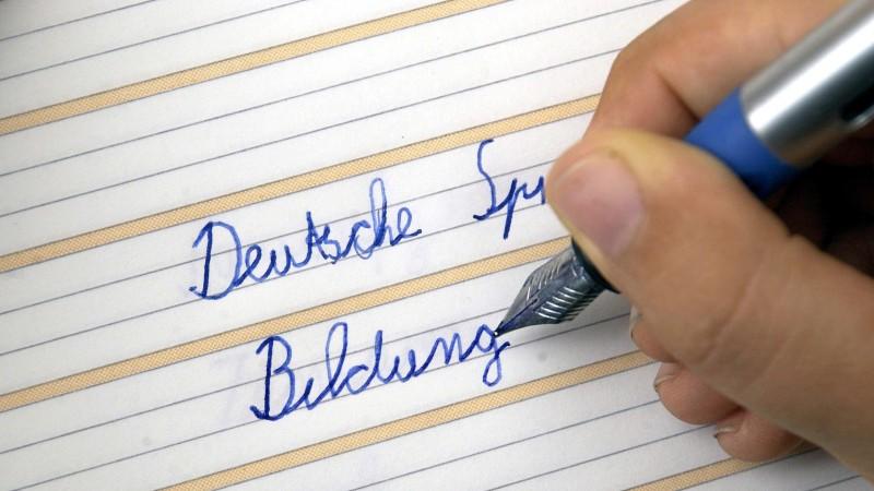 Lernen der Schreibschrift ist laut deutschen Experten wichtig.