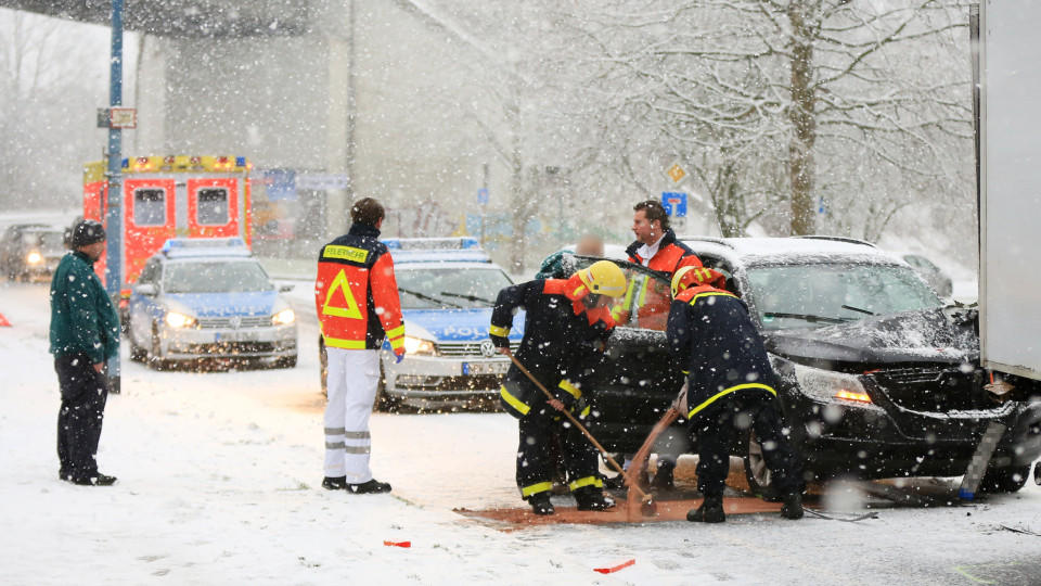 Über 100 Unfälle wegen Schnee-Chaos