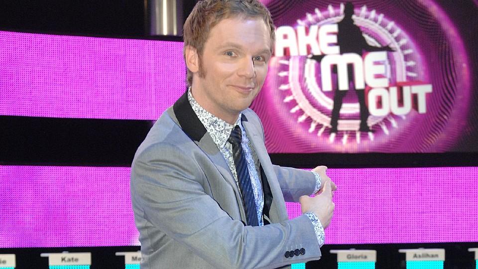 Top-Comedian Ralf Schmitz moderiert mit viel Humor und seinem 'angeborenen' Tempo und wird den flirtwilligen Single-Frauen auf den Zahn fühlen.