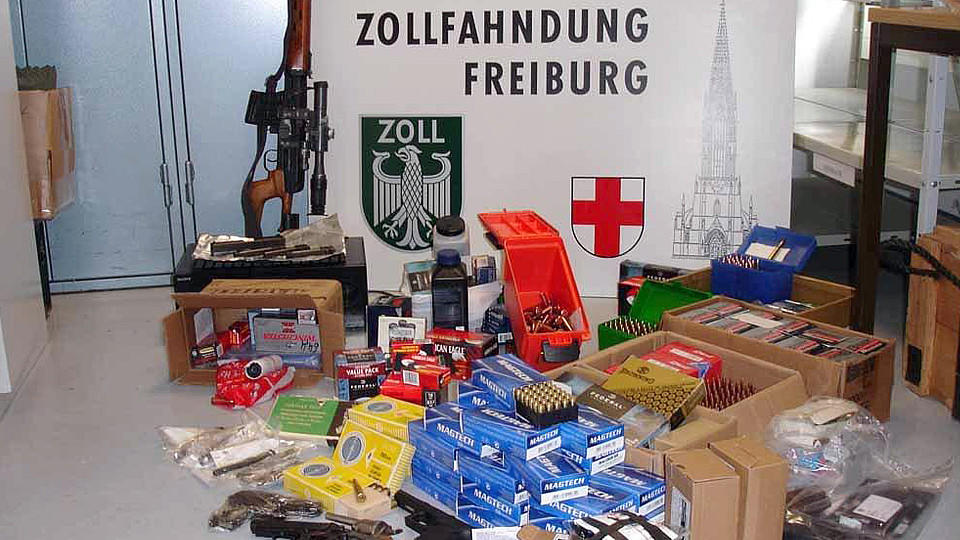 Waffen und Munition bei der Zollfahndung Freiburg