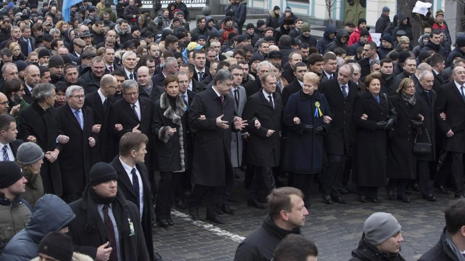 Präsident Poroschenko führt den 'Marsch der Würde' in Kiew an.
