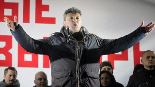 epa04640885 A file picture dated 05 March 2012 shows Leader of People's Freedom party Boris Nemtsov speaking during an opposition rally, protesting against a third term of Vladimir Putin as president, in Moscow, Russia. A veteran Russian opposition leader has been shot and killed in Moscow, police said on 27 February 2015. Boris Nemtsov, 55, was shot from a passing car on a bridge just outside the Kremlin, Russian investigators said in a statement. An unknown attacker fired between 7 and 8 shots on the politician, who was walking over the Big Moskvoretsky bridge, Vladimir Markin, spokesman for the Investigative Committee, said. EPA/SERGEI CHIRIKOV +++(c) dpa - Bildfunk+++