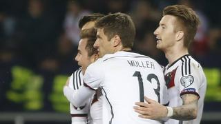 REFILE - CORRECTING IDENTITY OF GOALSCORERGermany's Marco Reus celebrates with team mates Thomas Mueller, Mario Goetze and Mesut Ozil (R-L) after scoring against Georgia during their Euro 2016 qualifier soccer match in Tbilisi March 29, 2015. REUTERS/David Mdzinarishvili