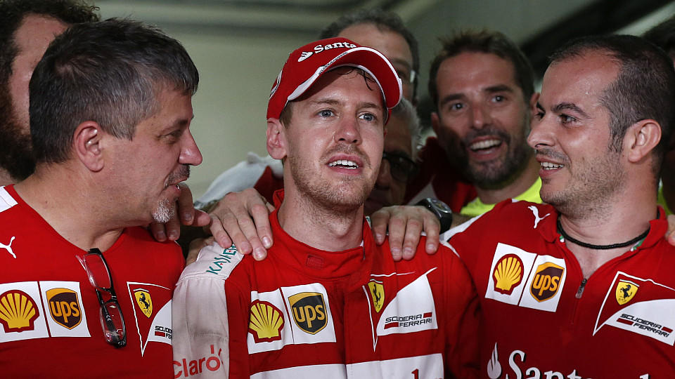 Mit neuem Auto wollen Sebastian Vettel und Ferrari in Barcelona angreifen.