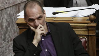 epa04667761 Gree? Finance Minister Yanis Varoufakis gestures during a parliamentary session in Athens, Greece, 18 March 2015. The government is determined to implement society-oriented reforms as well as the 20 February agreement, Prime Minister Alexis Tsipras said in the parliament during the debate on the humanitarian crisis bill. EPA/YANNIS KOLESIDIS +++(c) dpa - Bildfunk+++