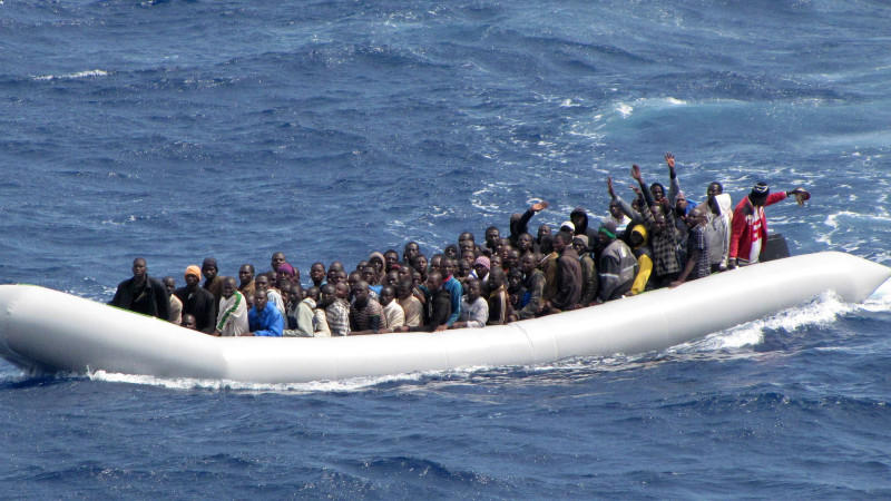 Flüchtlinge in Italien auf einem Boot