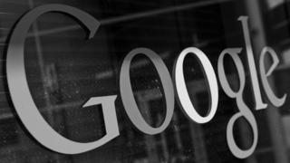 ARCHIV - Das Logo des Internet Konzerns Google fotografiert am 20.05.2013 auf dem Google Campus im Silicon Valley. Foto: Ole Spata/dpa (zu "Google setzt EuGH-Urteil zum Vergessenwerden im Internet um" vom 30.05.2014) +++(c) dpa - Bildfunk+++