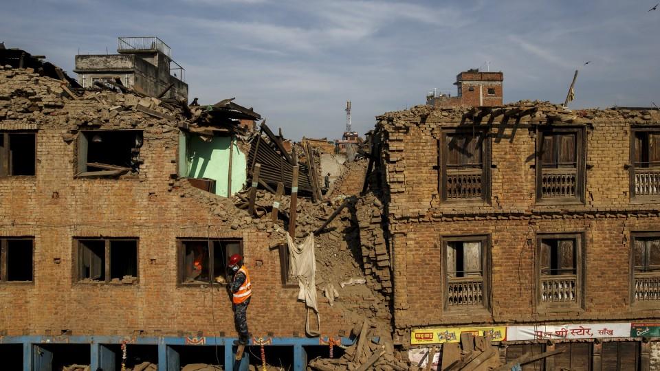 Nach dem Erdbeben in Nepal ist die Lager verheerend: Mehr als 7.400 Menschen starben.
