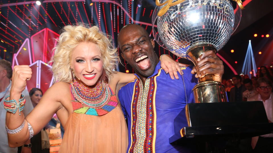 Hans Sarpei und Kathrin Menzinger gewinnen die achte Staffel von "Let's Dance".
