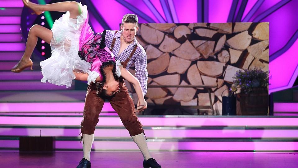 Nach einer waghalsigen Showeinlage bei "Let's Dance" verletzt sich Ekaterina Leonova
