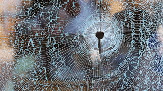epa04820248 A window shattered by a bullet bears the crest of the Imperial Marhaba Hotel in the resort town of al-Sousse, a popular tourist destination 140 km south of Tunis,Tunisia, June 26 June 2015. According to local reports unknown assailants detonated at least one bomb then opened fire on tourists at two hotels, killing at least 28, including Germans, Brits and Belgians and wounding several others, some while they were sunbathing, at least one of the attackers was killed by Tunisian security services, while a second has been arrested. EPA/MOHAMED MESSARA +++(c) dpa - Bildfunk+++
