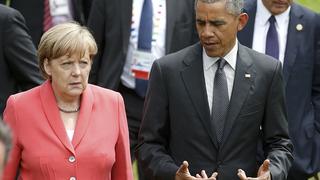 German Chancellor Angela Merkel and U.S. President Barack Obama arrive for a family picture at the G7 summit at the Elmau castle in Kruen near Garmisch-Partenkirchen, Germany, June 8, 2015. Leaders of the Group of Seven (G7) industrial nations vowed at a summit in the Bavarian Alps on Sunday to keep sanctions against Russia in place until President Vladimir Putin and Moscow-backed separatists fully implement the terms of a peace deal for Ukraine.         REUTERS/Christian Hartmann 