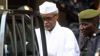 FILE -  Former Chadian dictator Hissene Habre is escorted by military officers  after being heard by judge on July 2, 2013 in Dakar. Senegalese authorities charged Hissene Habre with genocide and crimes against humanity and remanded him in custody on Tuesday in a prosecution seen by many as a milestone for African justice.  AFP PHOTO / STRINGER (zu dpa "Später Sieg der Justiz? - Prozess gegen Ex-Diktator Habré beginnt" vom 19.07.2015) +++(c) dpa - Bildfunk+++