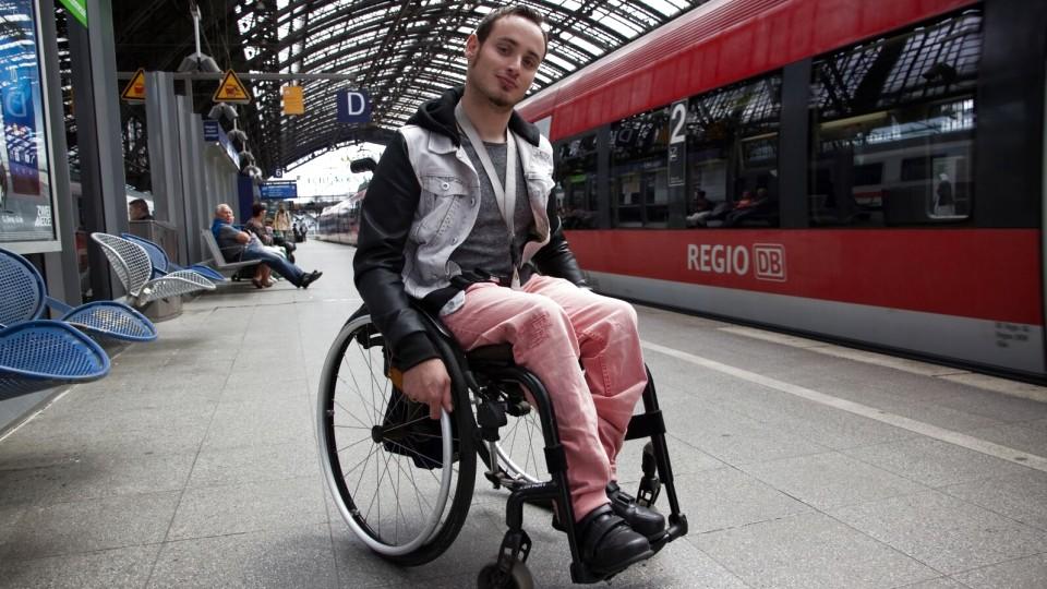 Von wegen Barrierefreiheit: Alltägliche Tortur im Rollstuhl