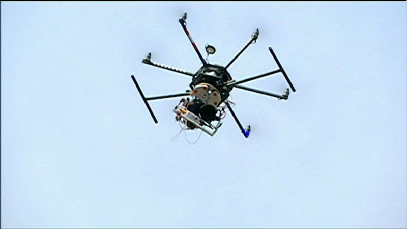 Eine Drohne war beim Landeanflug fast mit einer Passagiermaschine der Lufthansa zusammengestoßen. (Motivbild)