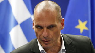 ARCHIV - Greek Finance Minister Yanis Varoufakis holds a news conference at the end of the Eurogroup meeting of finance ministers at the EU Council headquarters in Brussels, Belgium, 11 May 2015. Photo: EPA/JULIEN WARNAND (zu dpa "Parteien wollen Klarheit über angeblichen Grexit-Plan von Varoufakis" vom 27.07.2015) +++(c) dpa - Bildfunk+++