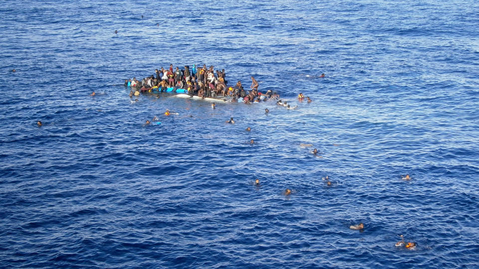 Flüchtlingsboot gekentert - Hunderte Tote befürchtet