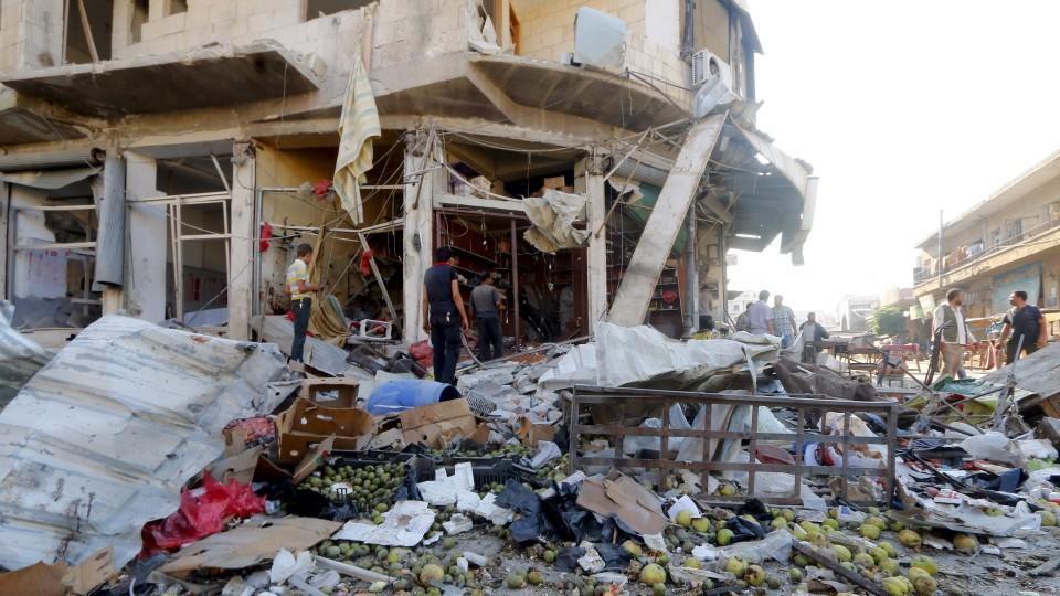 Bei Angriffen der syrischen Luftwaffe nahe Damaskus sind mindestens 37 Zivilisten getötet worden.