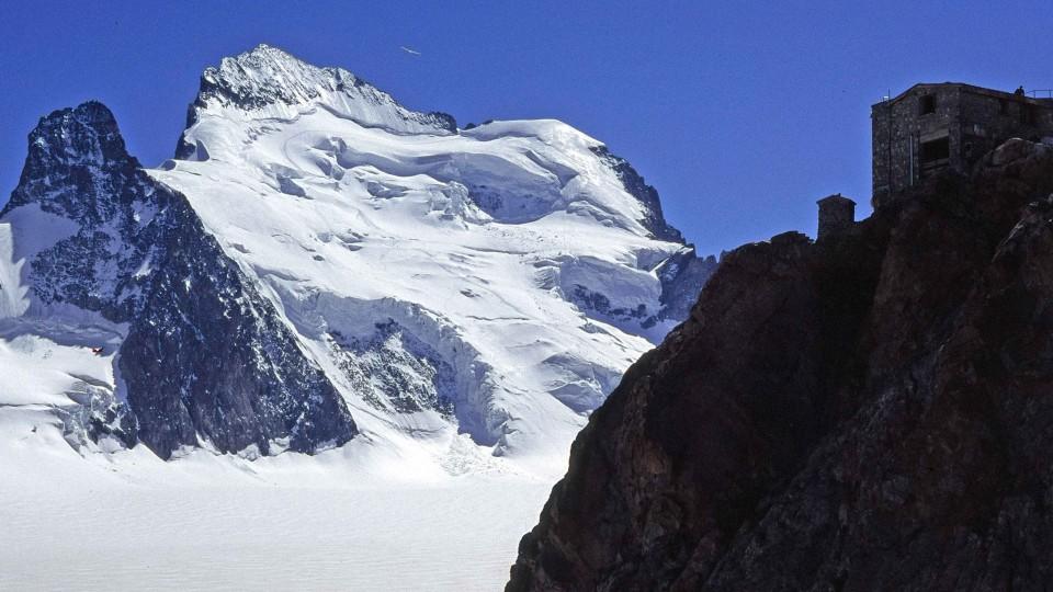 Die Die Bergwacht hatte die Lawine gegen Mittag nahe des gut 4.000 Meter hohen Gipfels Dôme de neige des Écrins entdeckt. (Archivfoto).