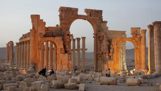epa04963902 (FILE) A file picture dated 12 November 2010 shows a general view of the historic site of the ancient city of Palmyra, central Syria. According to media reports on 05 October 2015, militants of the so-called Islamic State (ISIS or IS) have blown up Palmyra's ancient Arch of Triumph. Few months ago, the jihadist group blew up the 2,000-year-old Temple of Bel, the Baalshamin Temple and some of the famed tower tombs in Palmyra, a UNESCO-listed World Heritage Site. Islamic State extremist militia, which controls large swathes of territory in Syria and Iraq, has been reportedly destroying building sites with no religious meaning, including the Arch of Triumph. Palmyra, some 240km (150 miles) northeast of Damascus, emerged to become a powerful state after the Romans took control, serving as a link between the ancient Orient and Mediterranean countries. EPA/YOUSSEF BADAWI +++(c) dpa - Bildfunk+++