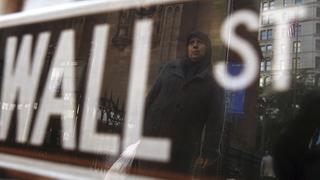 A woman is reflected in a Wall Street sign in New York, New York, USA, 21 October 2008. As Wall Street descend into a financial turmoil not seen since the stock market crash of 1929 and financial businesses were pommeled into rampant sell-offs in stocks and face regulatory changes to their business practices, professionals and non-professionals working in the district's banks, stock-trading houses and insurance companies are showing stress and a gloom not unlike the times of the Great Depression. EPA/HOW HWEE YOUNG +++(c) dpa - Bildfunk+++
