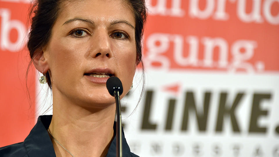 Sahra Wagenknecht bei einer Pressekonferenz am 16.11. 2015 in Bad Saarow.